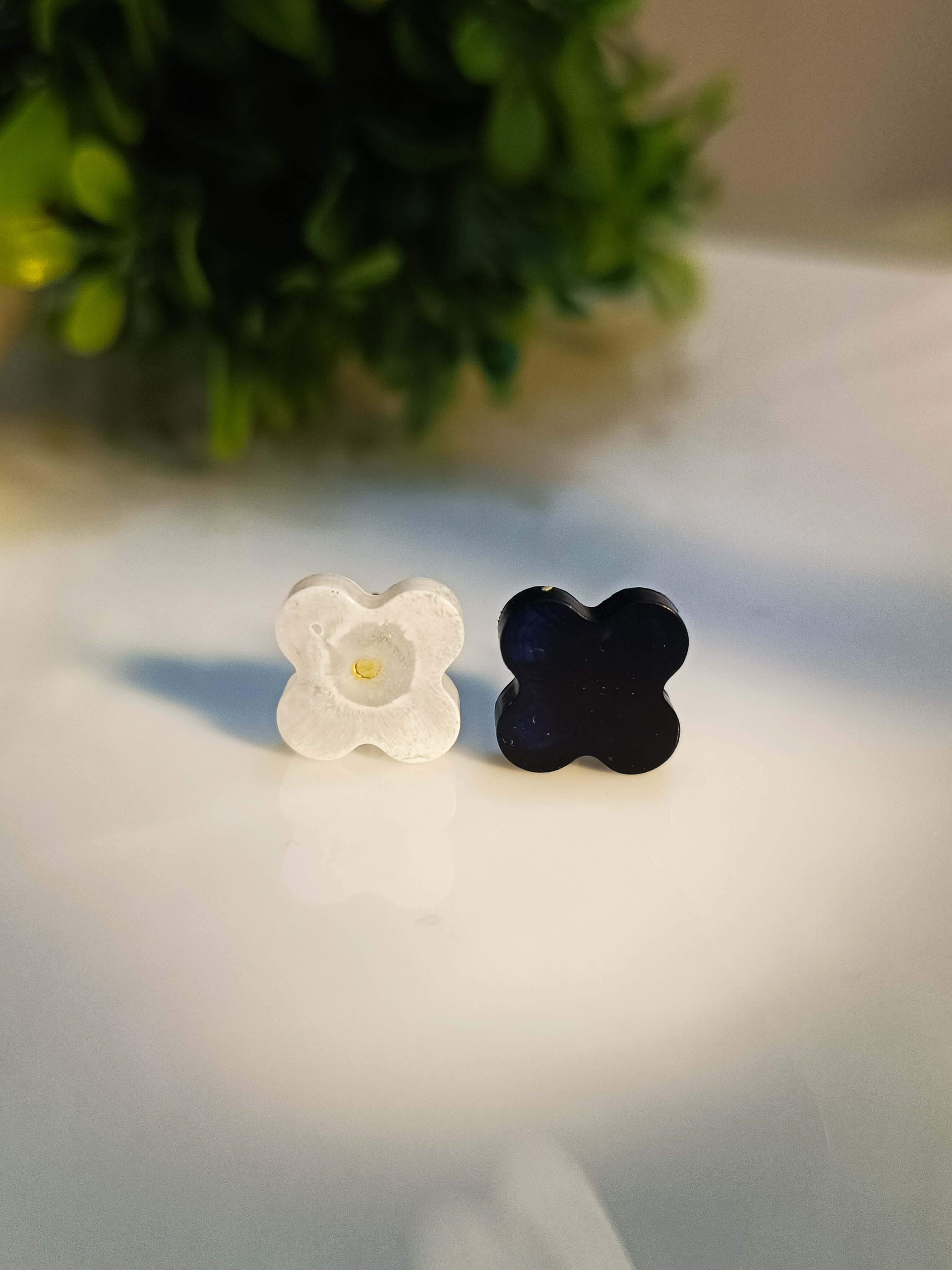 Black & White Flower Resin Studs