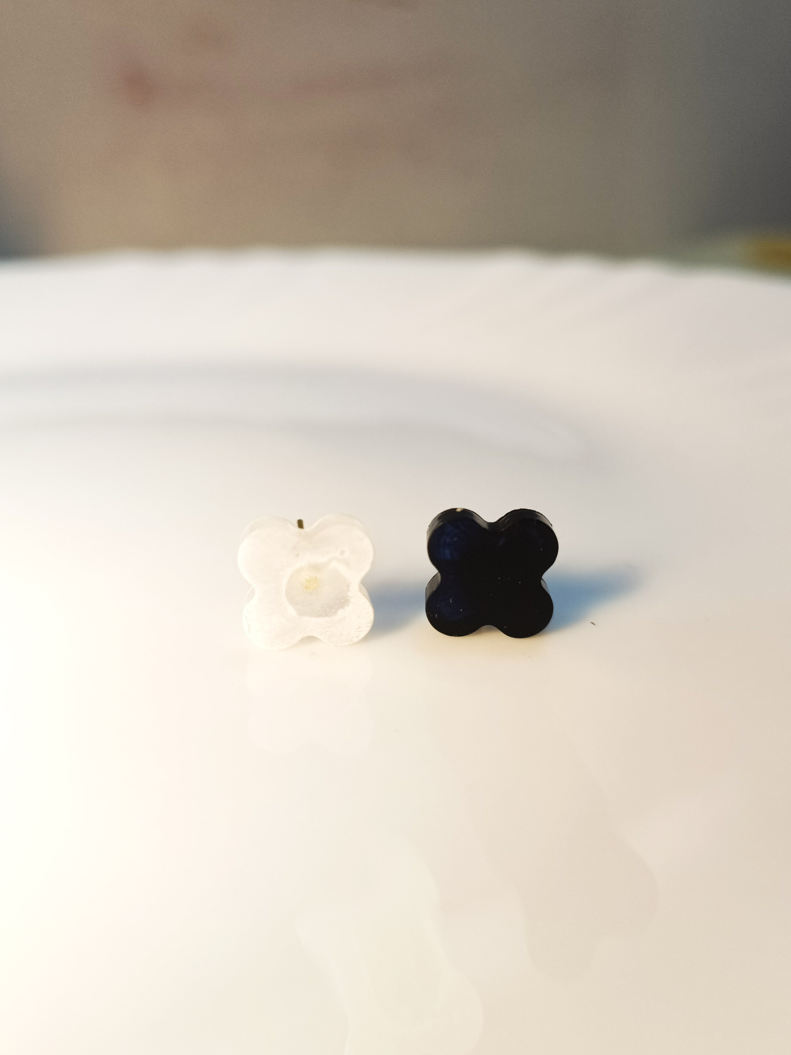 Black & White Flower Resin Studs